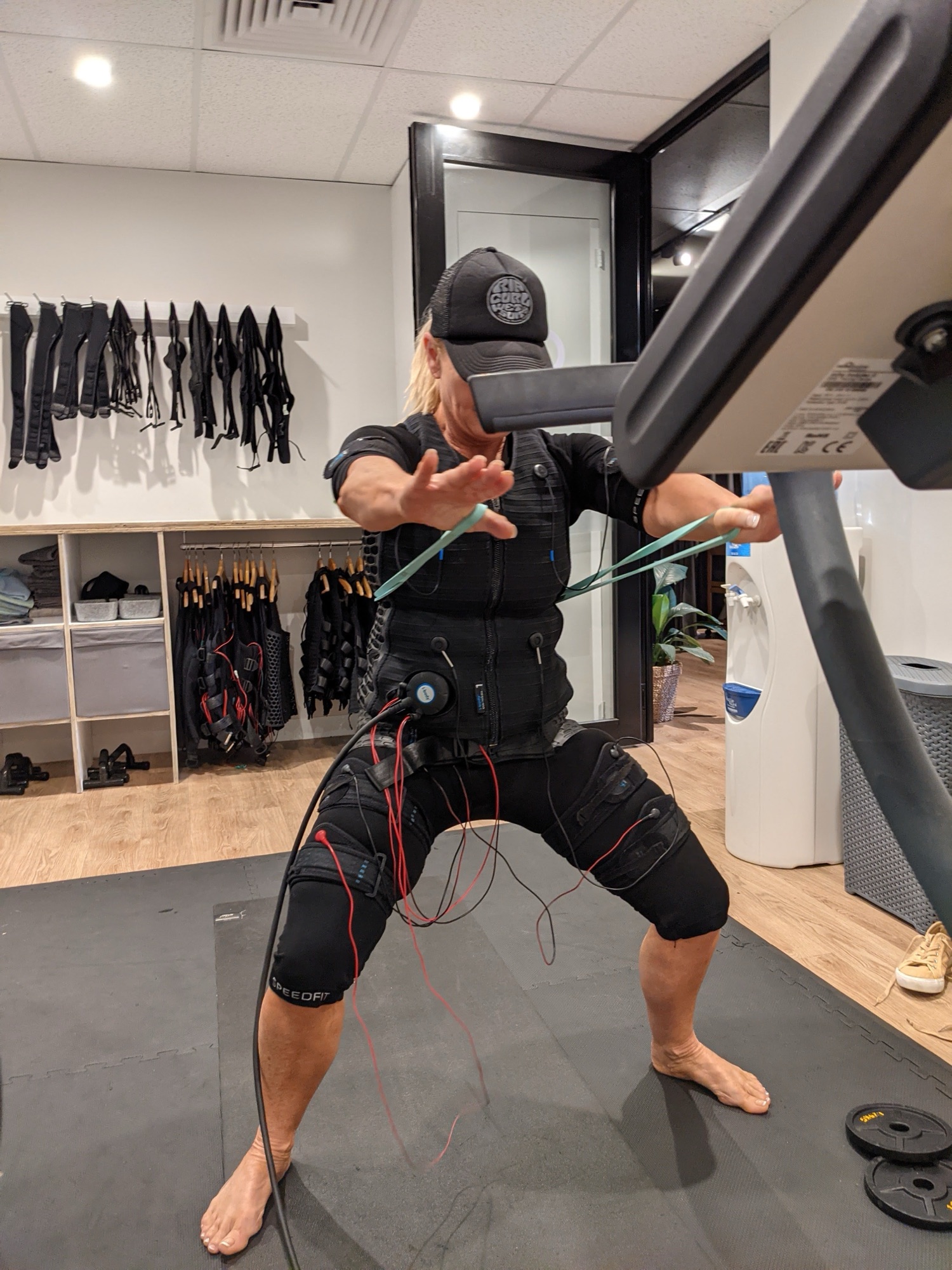 Member holding a lunge during a real session