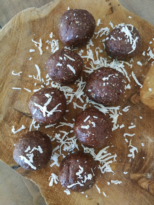 Healthy Easter Chocolate Protein Balls